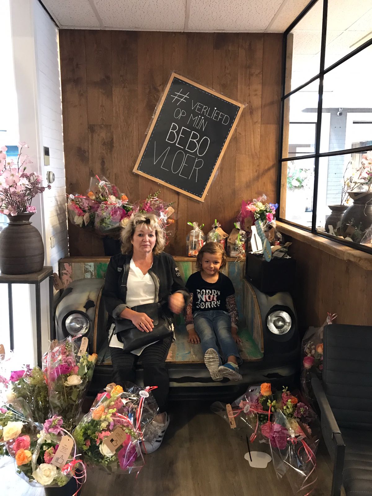 Familie Kuhnen en haar dochter hebben beide prachtige meubelen bij Bebo Vloeren gekocht!