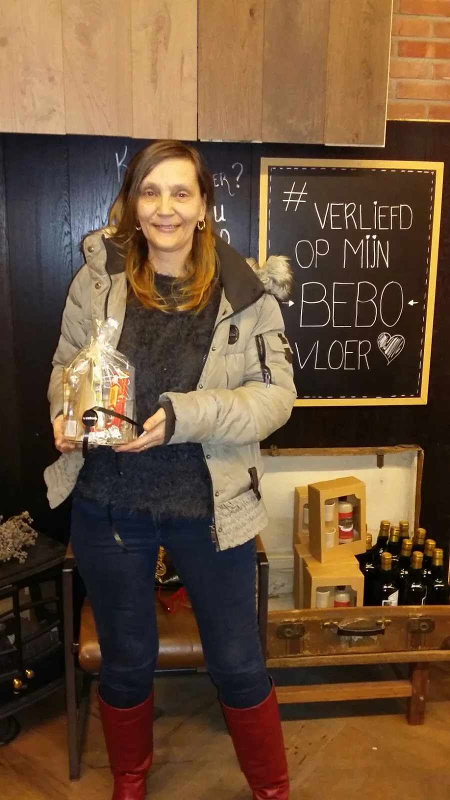 Fam bodewes uit sneek heeft een mooie tegel laminaat gekocht voor in de woonwagen. Fam bodewes uit sneek heeft een mooie tegel laminaat gekocht voor in de woonwagen.