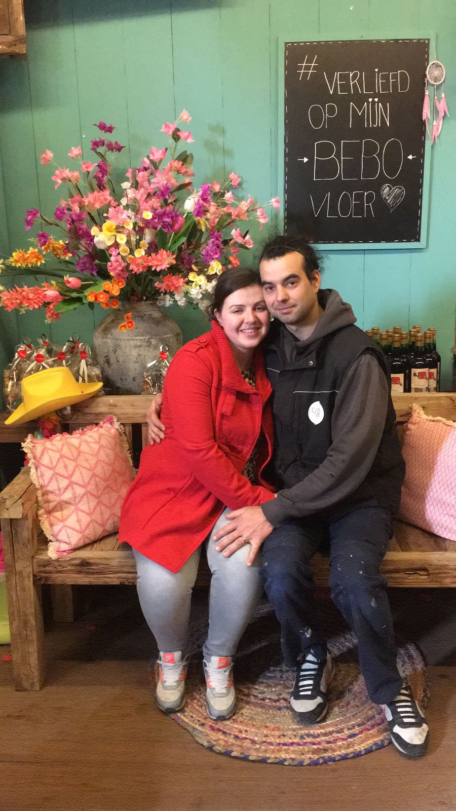 Nicole en Nicolas uit België gaan blij baar huis met laminaat