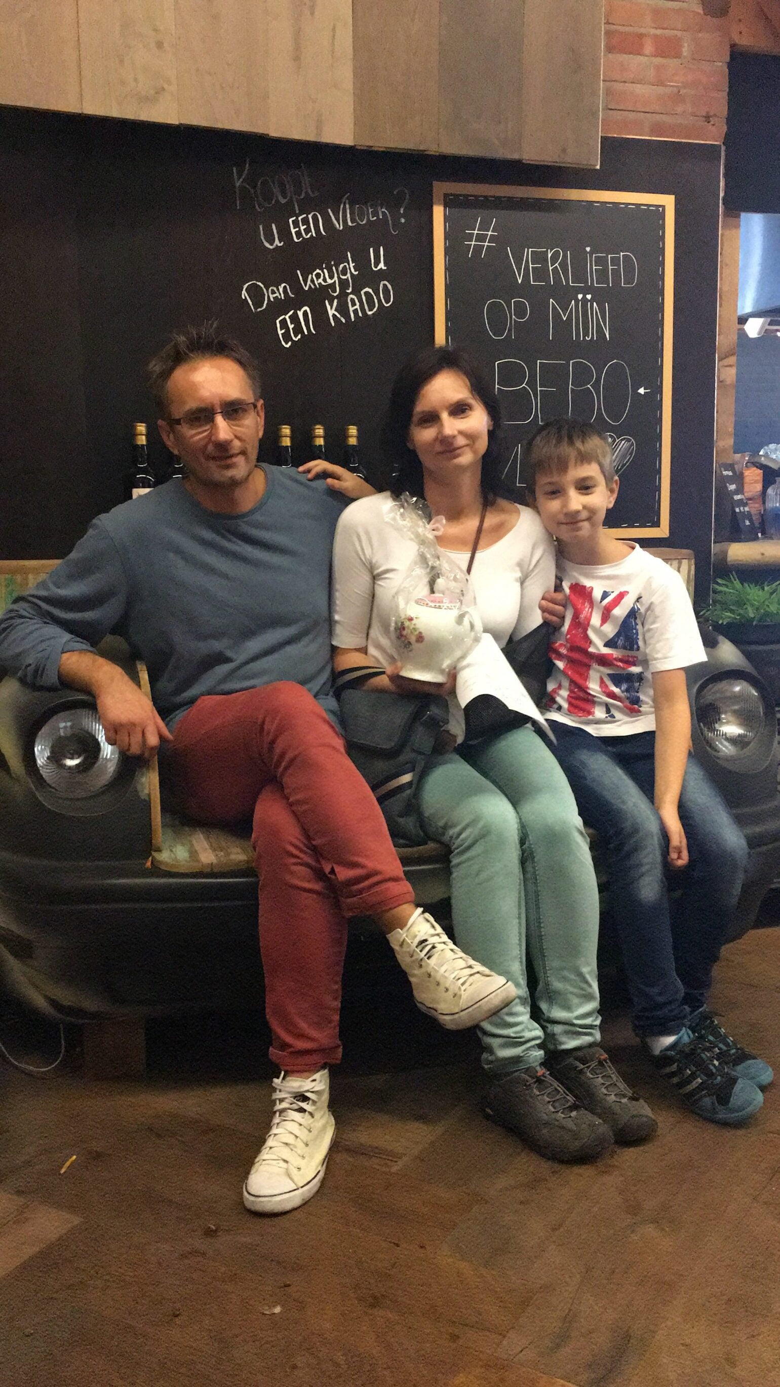 Deze familie uit Vroomshoop zijn blij met hun nieuwe laminaatvloer