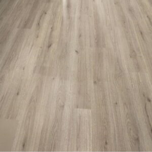 pvclaminaat grijze vloer lijkt op een behandelde houten vloer met grijstint